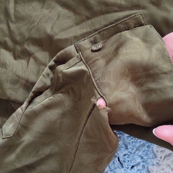 Favorite Daughter Medium Green Button Up Foliage Print Satin Top *FLAWED* - Picture 7 of 16